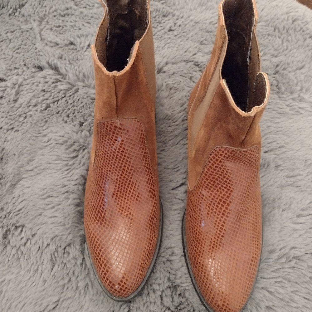 MORKAS women's boots.